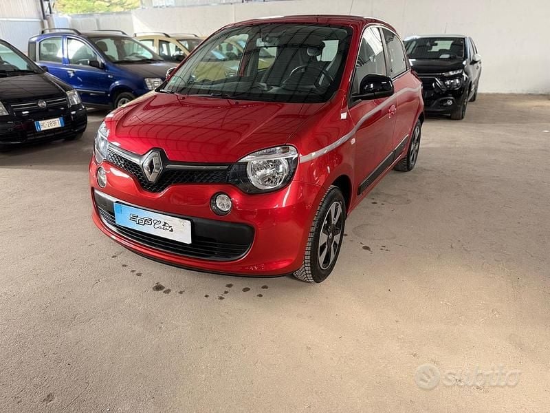 Usata Renault Twingo SE 69 CV (50 kW) 2019 Rosso Utilitaria