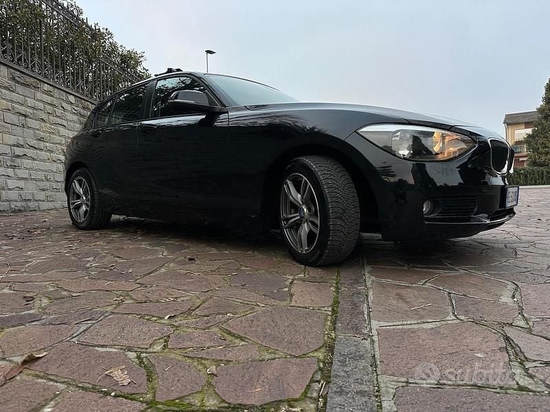 Usata BMW 116 Sport Line 143 CV (105 kW) 2013 Nero Utilitaria