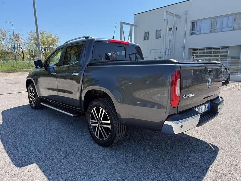 Usata Mercedes X250 190 CV (139 kW) 2017 Grigio Pick-up