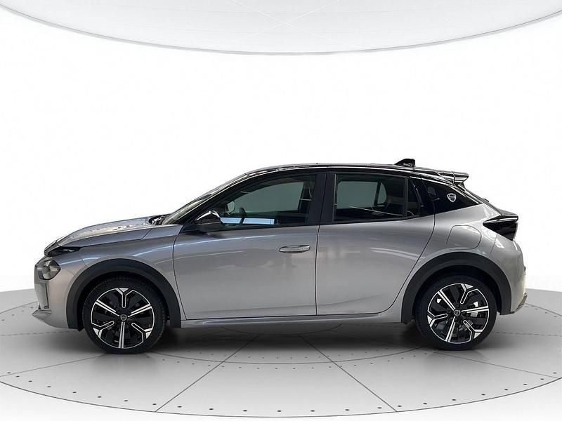 Nuova Lancia Ypsilon 110 CV (80 kW) 2026 Vernice grigio granito con tetto nero Utilitaria