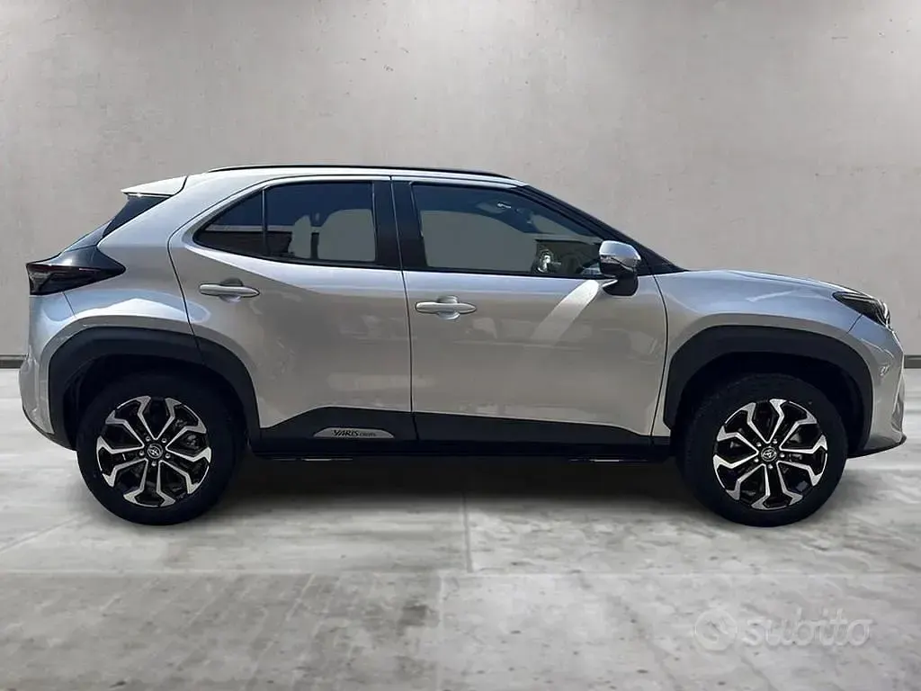 Nuova Toyota Yaris Cross Trend 130 CV (95 kW) 2026 Grigio SUV
