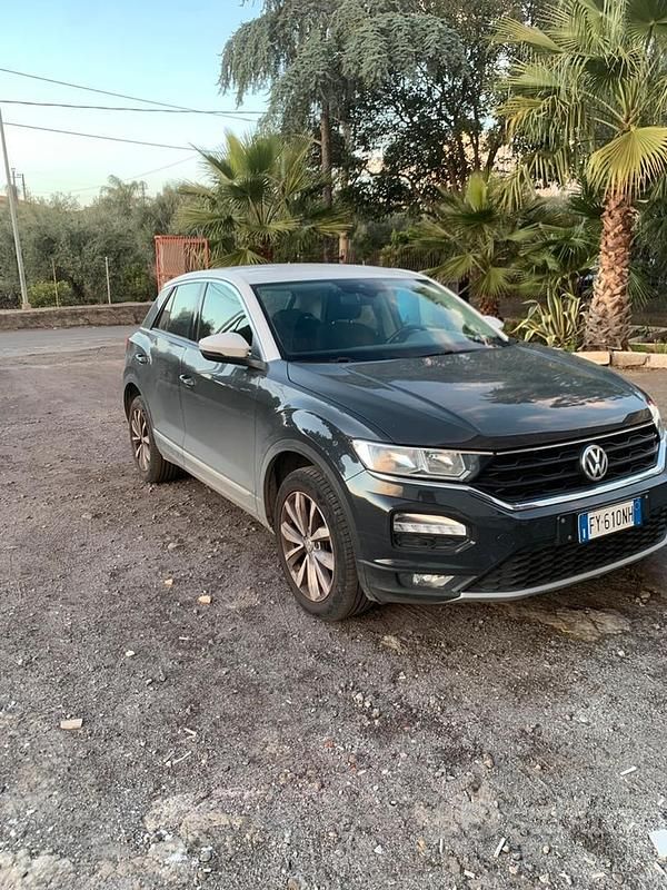 Usata VW T-Roc Style 116 CV (85 kW) 2019 Grigio SUV