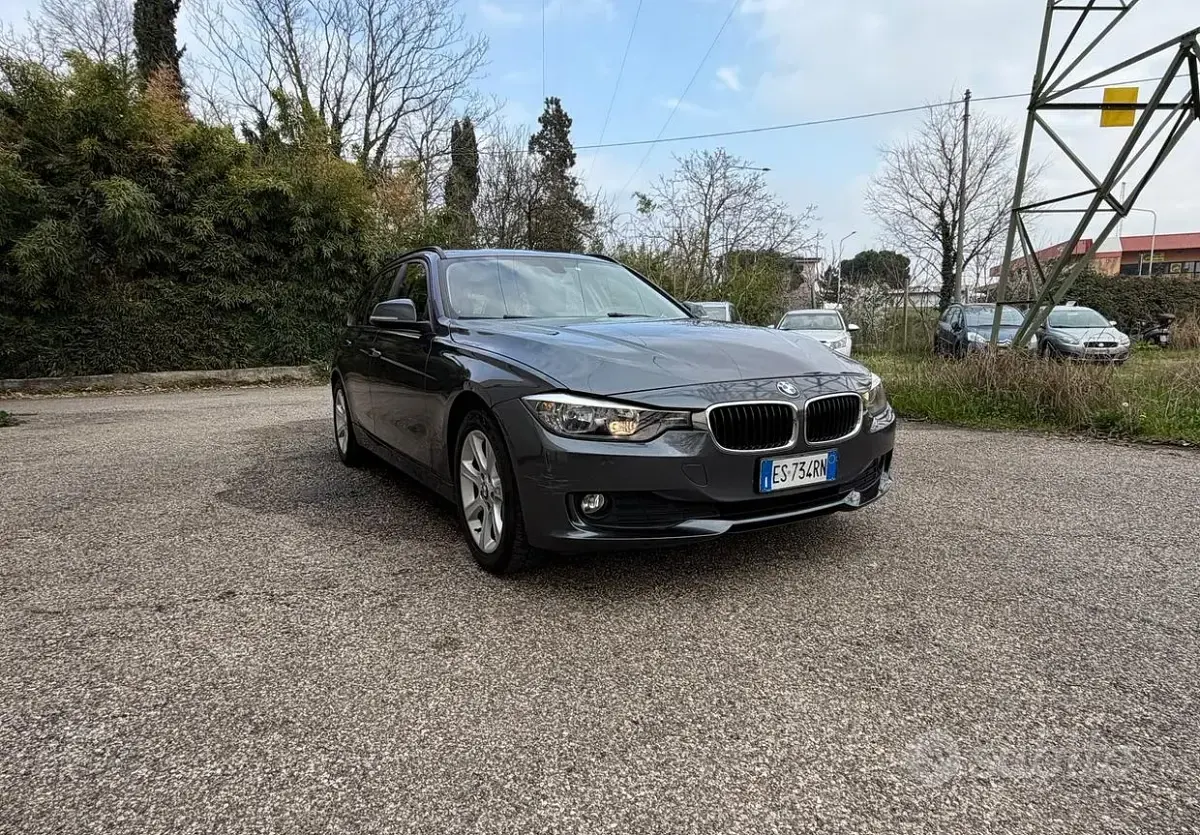 Usata BMW 320 Luxury Line 184 CV (135 kW) 2013 Grigio Station wagon