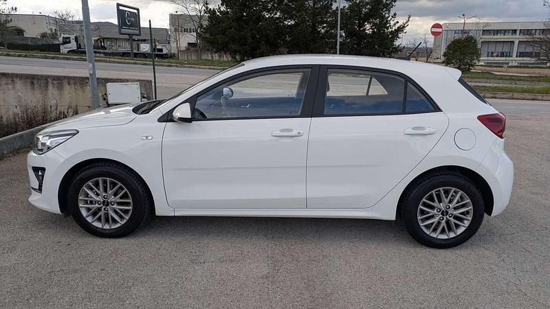 Usata Kia Rio Comfort 101 CV (74 kW) 2022 Berlina