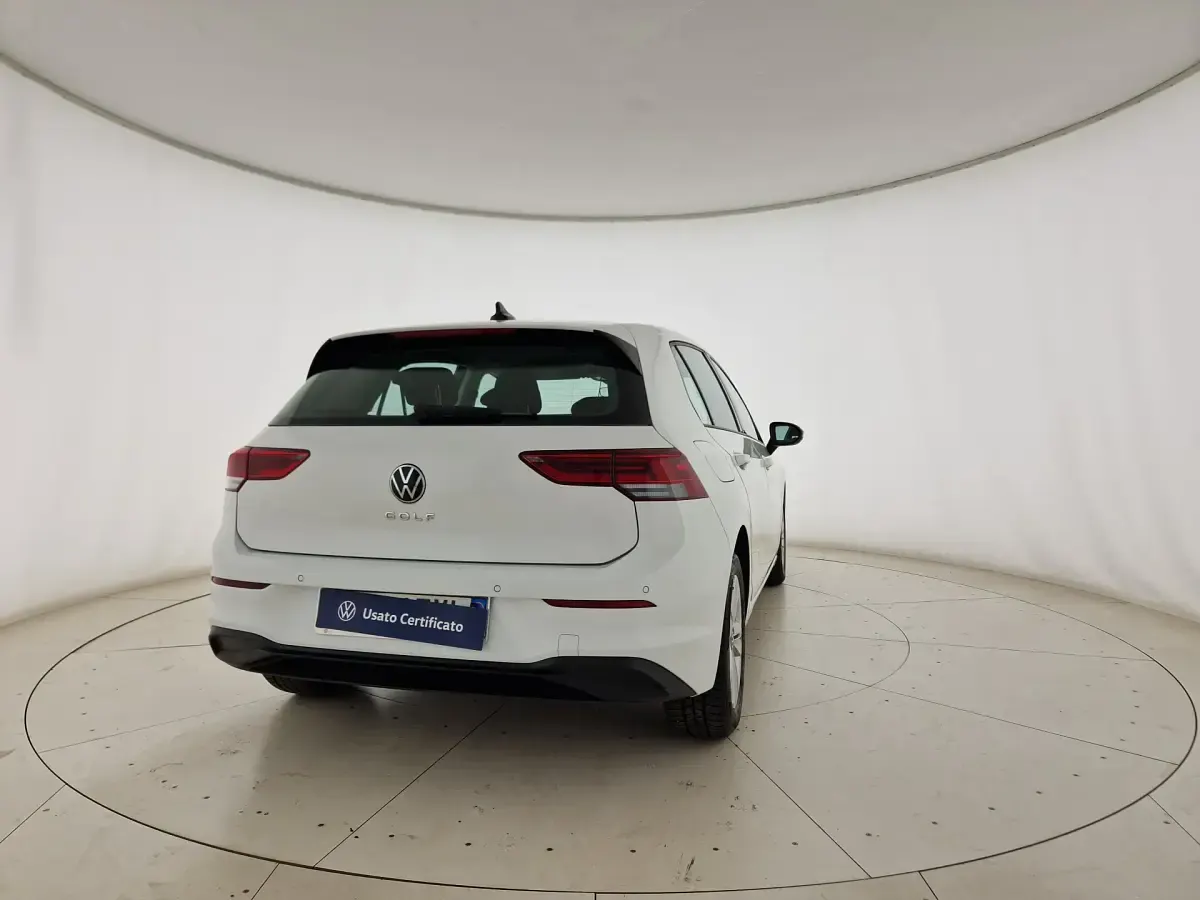 Usata VW Golf VIII Life 115 CV (84 kW) 2023 Pure white Berlina