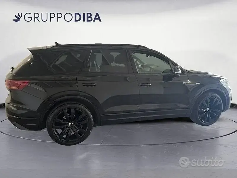 Usata VW Touareg 286 CV (210 kW) 2023 Nero SUV