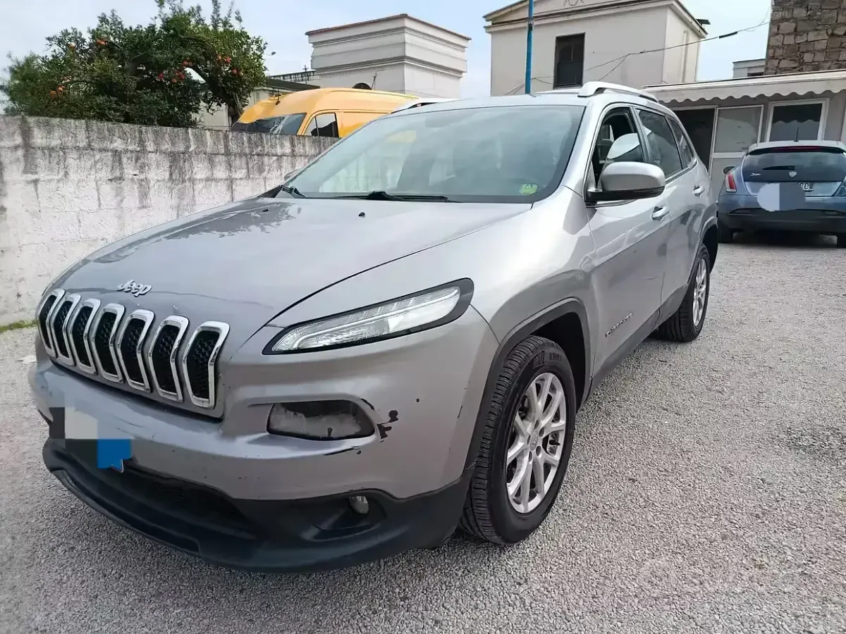 Usata Jeep Cherokee Longitude 140 CV (102 kW) 2015 Grigio SUV