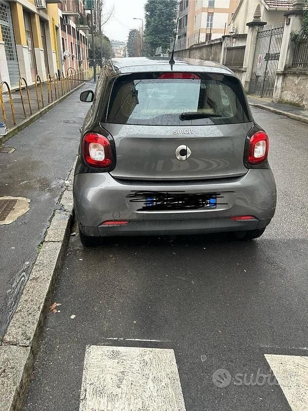 Usata Smart ForFour 71 CV (52 kW) 2016 Grigio Utilitaria