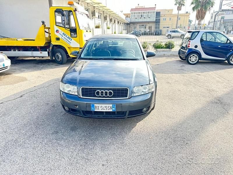 Grigio Usata 2001 Audi A4 Tre volumi | 999 € (Super prezzo) - Immagine 1/4
