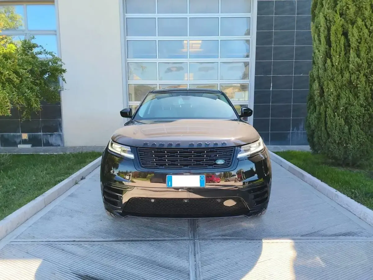 Używany Land Rover Range Rover Velar SE Dynamic 300 KM (220 kW) 2024 Czarny SUV