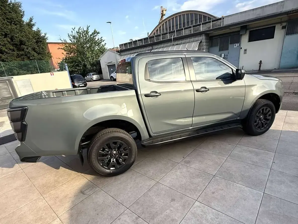 Nuova Isuzu D-Max 165 CV (121 kW) 2026 Irishmore green Pick-up