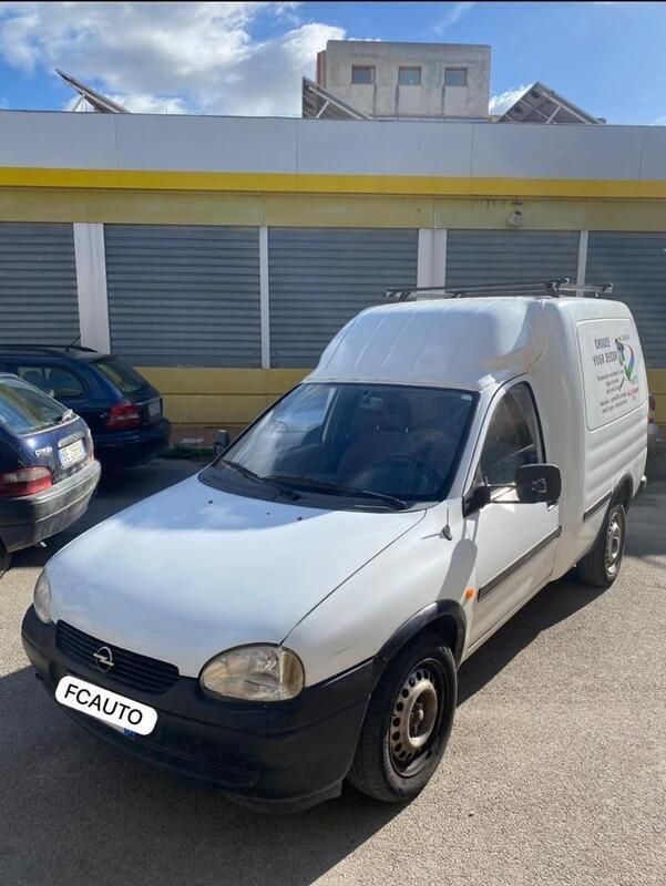 Usata Opel Combo 65 CV (47 kW) 2001 Bianco Monovolume