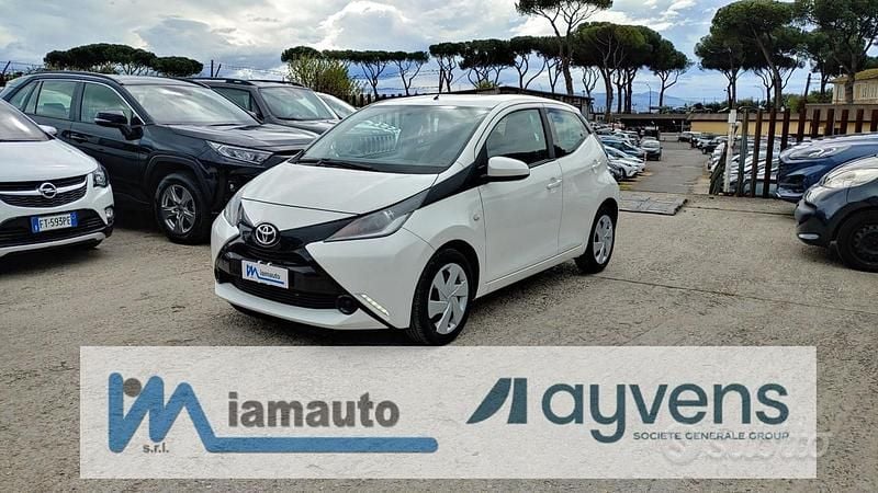 Usata Toyota Aygo Business Edition 71 CV (52 kW) 2018 Bianco Utilitaria
