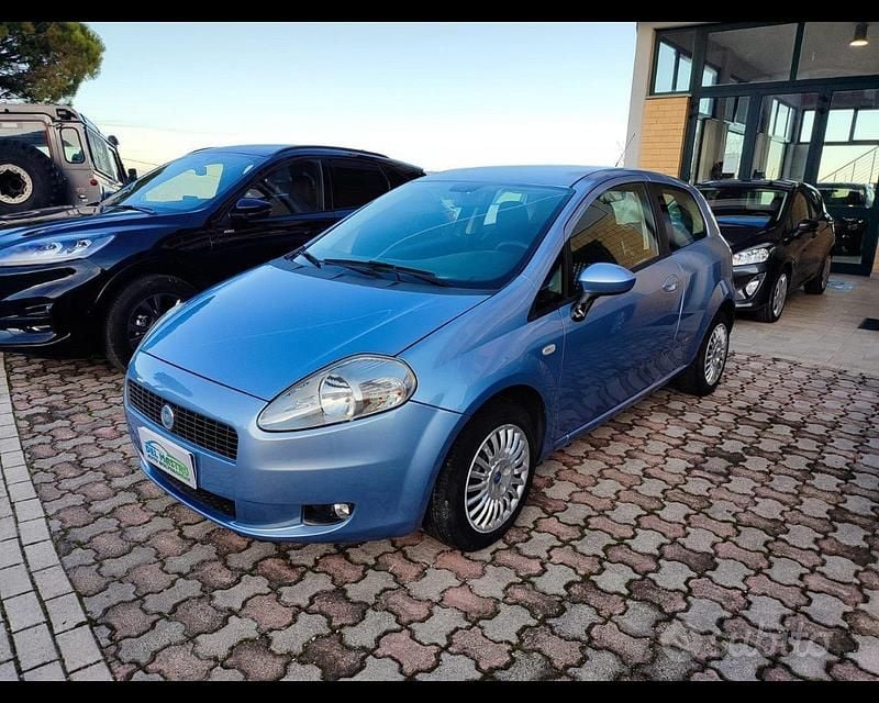 Usata Fiat Grande Punto Active 65 CV (47 kW) 2005 Blu Utilitaria