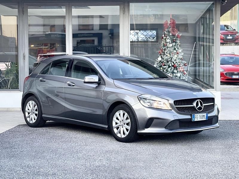 Gray Usata 2016 Mercedes A140 Tre volumi | 10.700 € - Immagine 1/4
