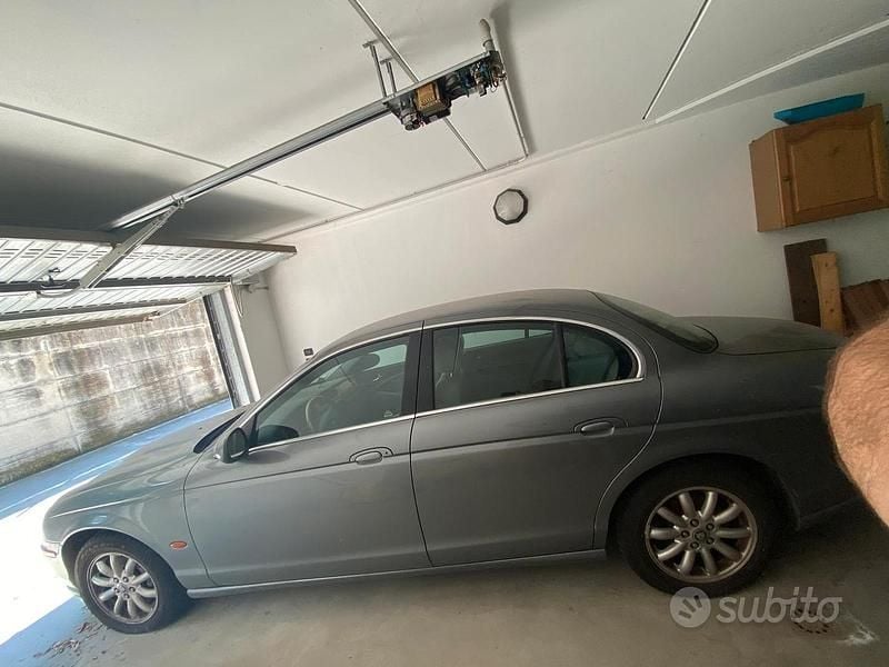 Usata Jaguar S-Type S 238 CV (175 kW) 2002 Grigio Berlina