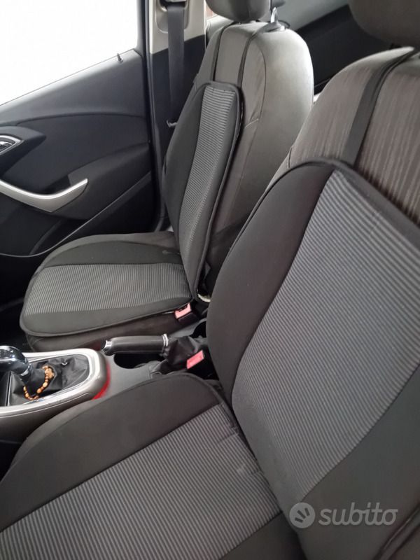 Usata Opel Astra 82 CV (60 kW) 2012 Nero Station wagon