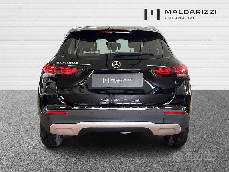 Usata Mercedes GLA180 116 CV (85 kW) 2023 Nero SUV