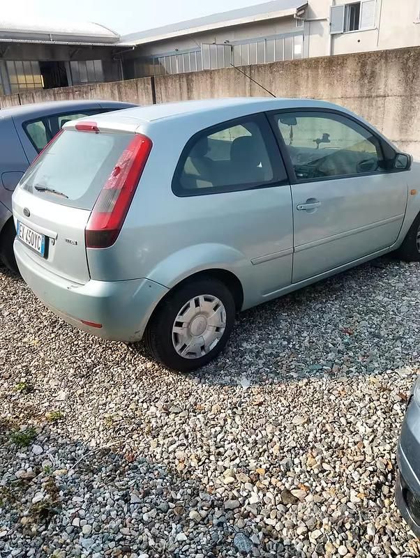 Usata Ford Fiesta 68 CV (50 kW) 2004 Utilitaria
