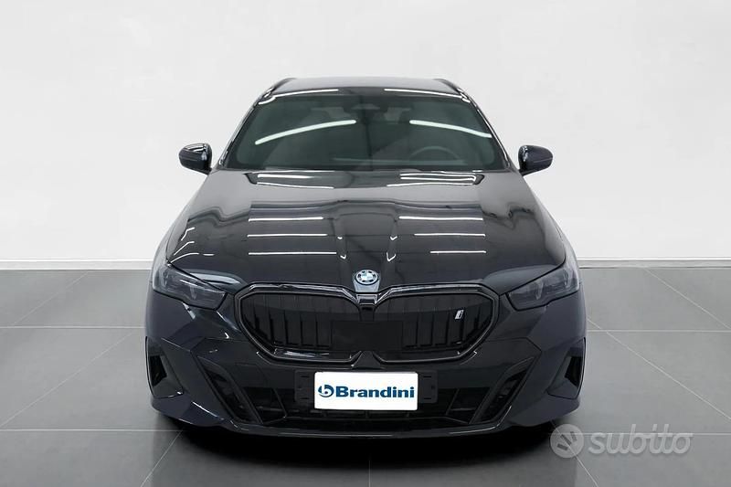 Nuova BMW i5 M Sport 250 kW (340 CV) 2025 Nero Station wagon