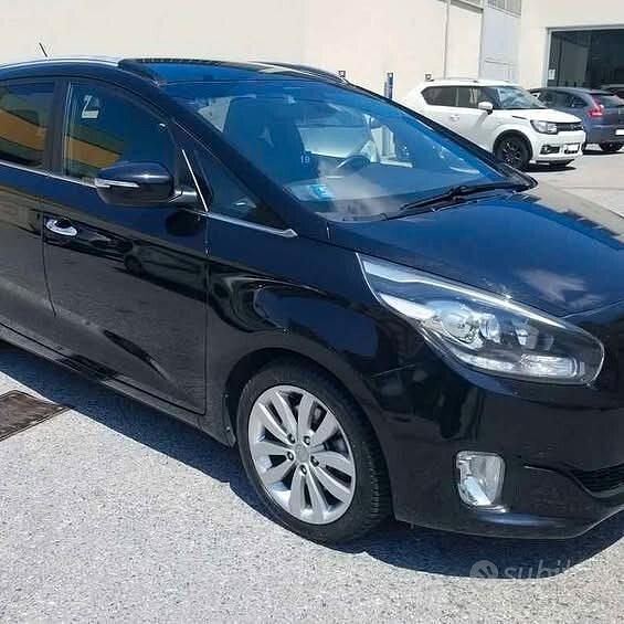 Nero Usata 2013 Kia Carens Monovolume | 5800 € (Ottimo prezzo) - Immagine 1/4