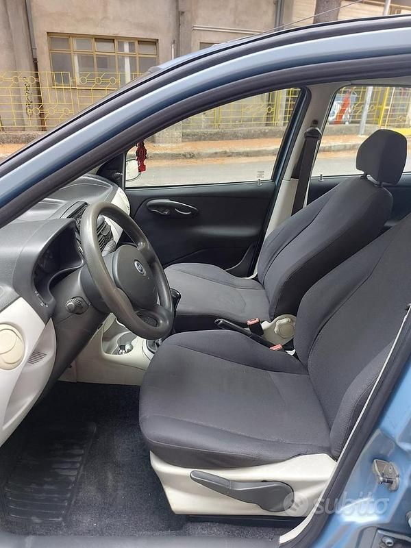 Usata Fiat Punto 69 CV (50 kW) 2004 Blu Utilitaria