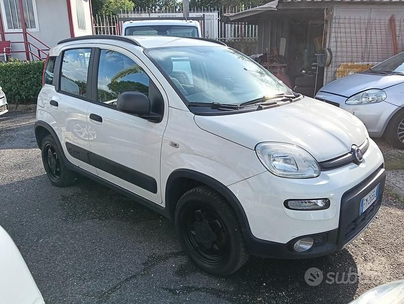 Usata Fiat Panda 4x4 S 80 CV (58 kW) 2017 Bianco Utilitaria