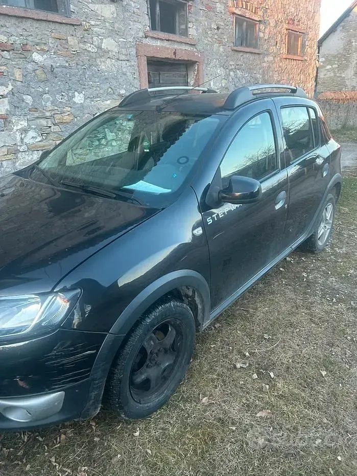 Usata Dacia Sandero Stepway 90 CV (66 kW) 2013 Nero Berlina