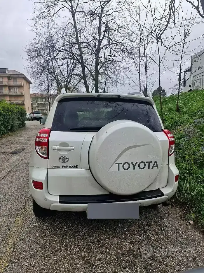 Usata Toyota RAV4 150 CV (110 kW) 2010 Bianco SUV