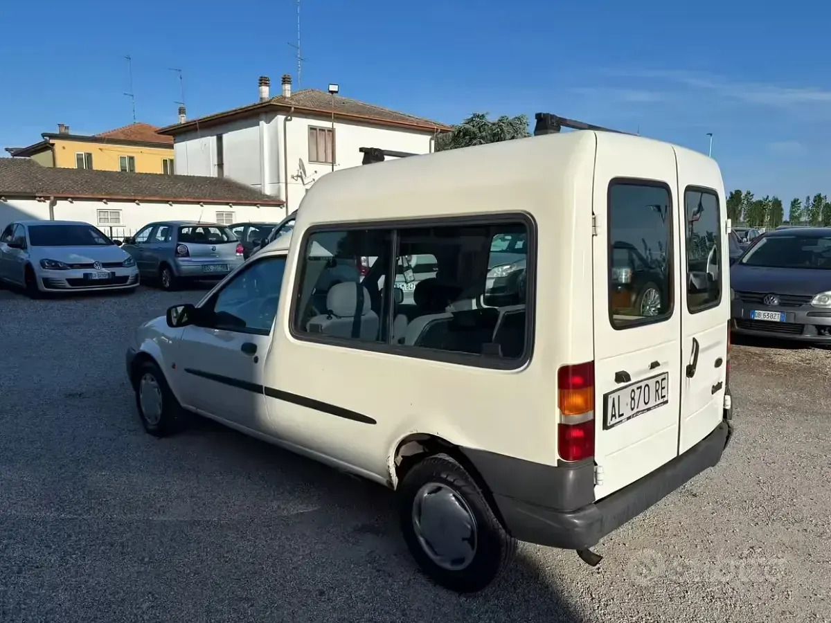 Usata Ford Courier 60 CV (44 kW) 1999 Bianco Monovolume