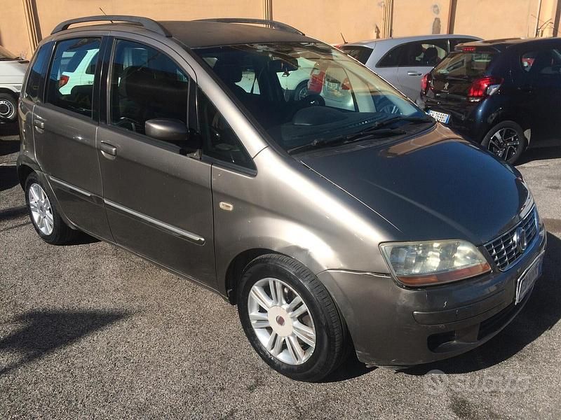 Usata Fiat Idea 90 CV (66 kW) 2008 Grigio Monovolume