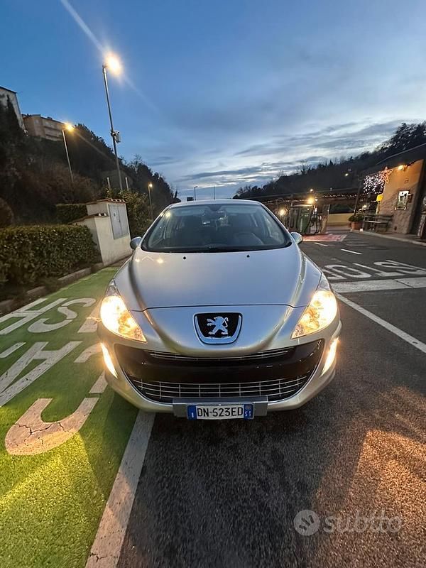 Usata Peugeot 308 90 CV (66 kW) 2008 Grigio Berlina