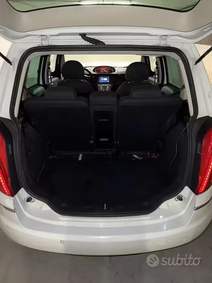 Usata Lancia Musa 77 CV (56 kW) 2012 Bianco Monovolume