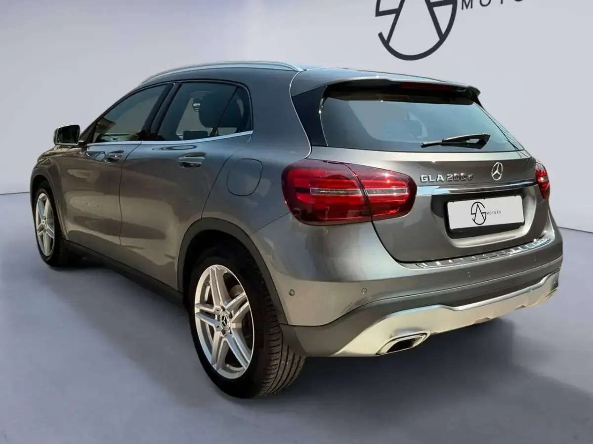 Usata Mercedes GLA200 136 CV (100 kW) 2018 Grigio SUV