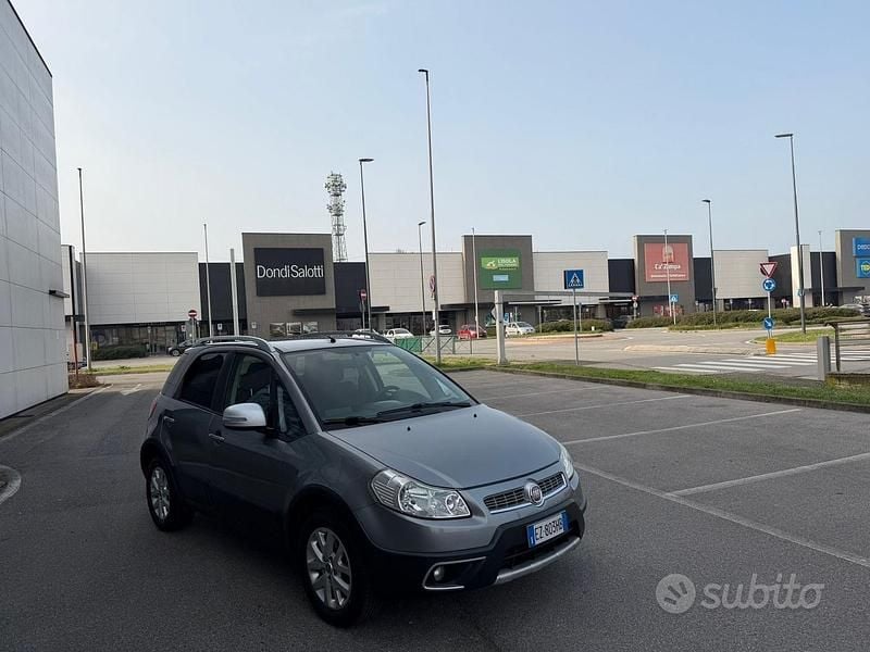 Usata Fiat Sedici Emotion 120 CV (88 kW) 2012 Grigio SUV