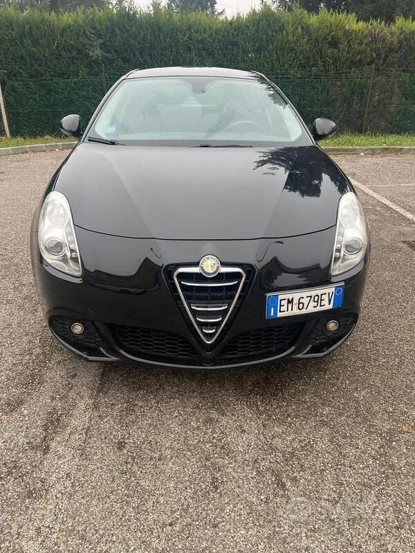 Nero Usata 2012 Alfa Romeo Giulietta Progression Due volumi | 6200 € (Ottimo prezzo) - Immagine 1/4