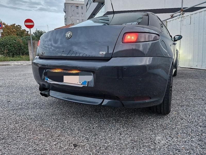 Grigio Usata 2007 Alfa Romeo GT Distinctive Coupé | 1500 € (Super prezzo) - Immagine 1/4
