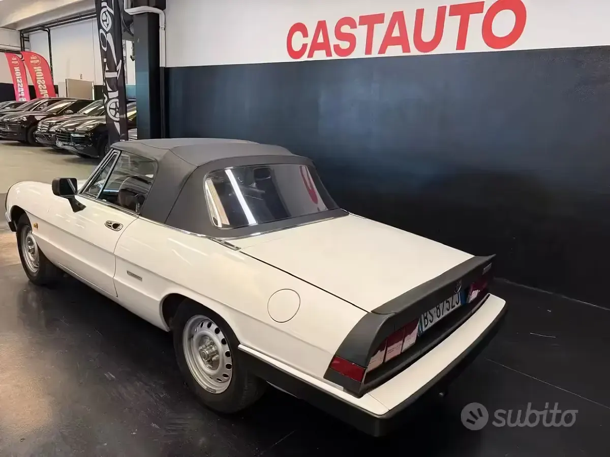 Usata Alfa Romeo Spider 101 CV (74 kW) 1988 Bianco Cabrio