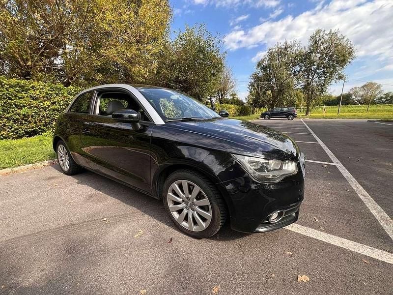Nero Usata 2010 Audi A1 Ambition Due volumi | 7000 € (Ottimo prezzo) - Immagine 1/4