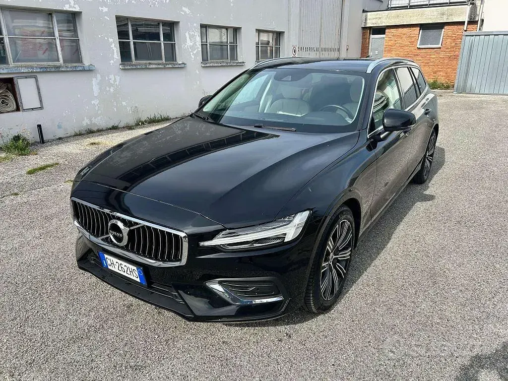 Usata Volvo V60 Inscription 197 CV (144 kW) 2021 Nero Station wagon