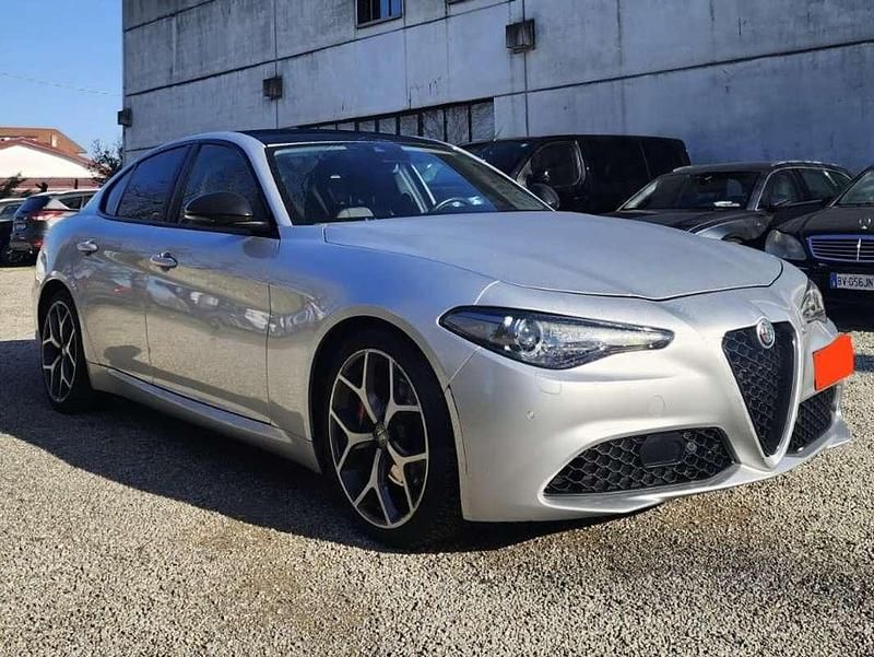Usata Alfa Romeo Giulia Executive 160 CV (117 kW) 2019 Argento Berlina