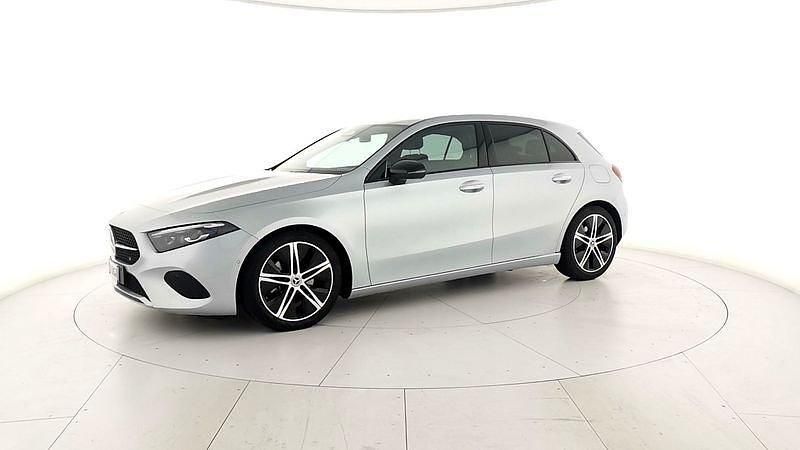 Usata Mercedes A200 Advanced 150 CV (110 kW) 2024 Argento Utilitaria
