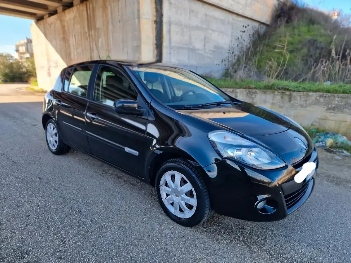 Usata Renault Clio II Dynamique 72 CV (52 kW) 2010 Nero Berlina