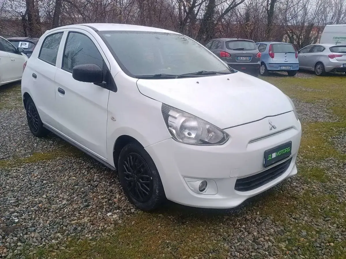 Usata Mitsubishi Space Star Intense 71 CV (52 kW) 2015 Bianco Utilitaria