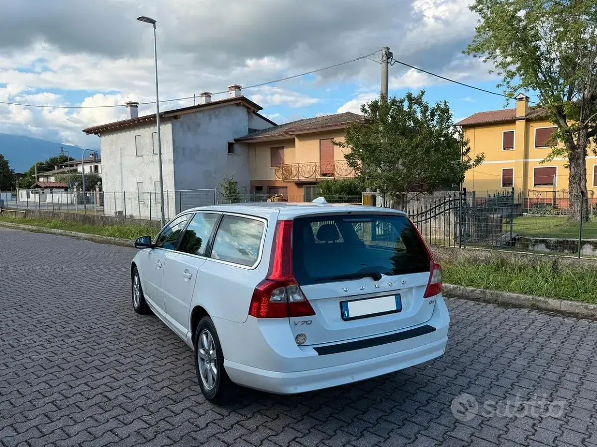 Usata Volvo V70 Summum 163 CV (119 kW) 2010 Bianco Station wagon