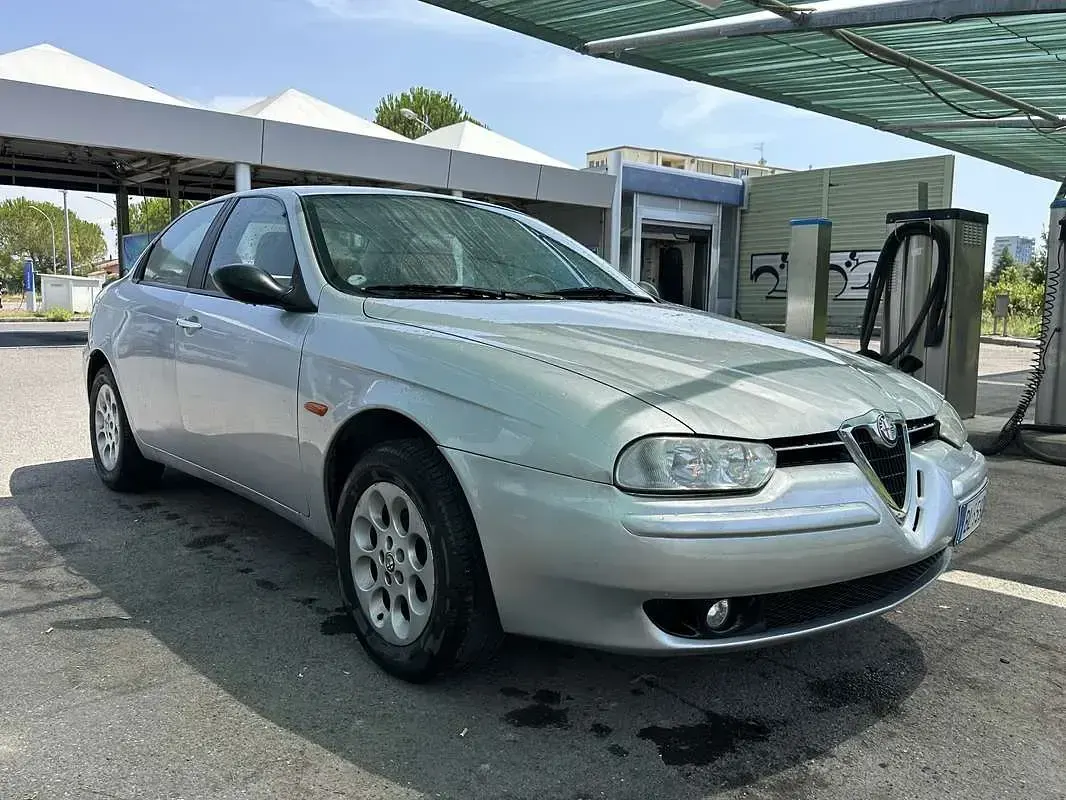 Usata Alfa Romeo 156 Distinctive 144 CV (105 kW) 2000 Argento Berlina