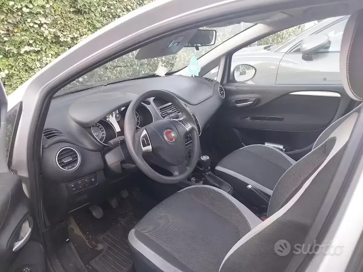 Occasion Fiat Punto 77 ch (56 kW) 2013 Gris Citadine