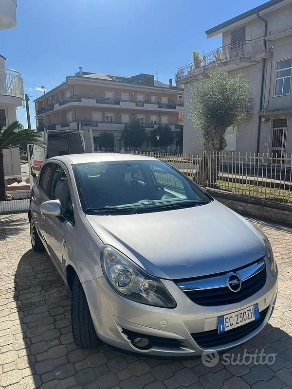 Usata Opel Corsa 80 CV (58 kW) 2010 Utilitaria