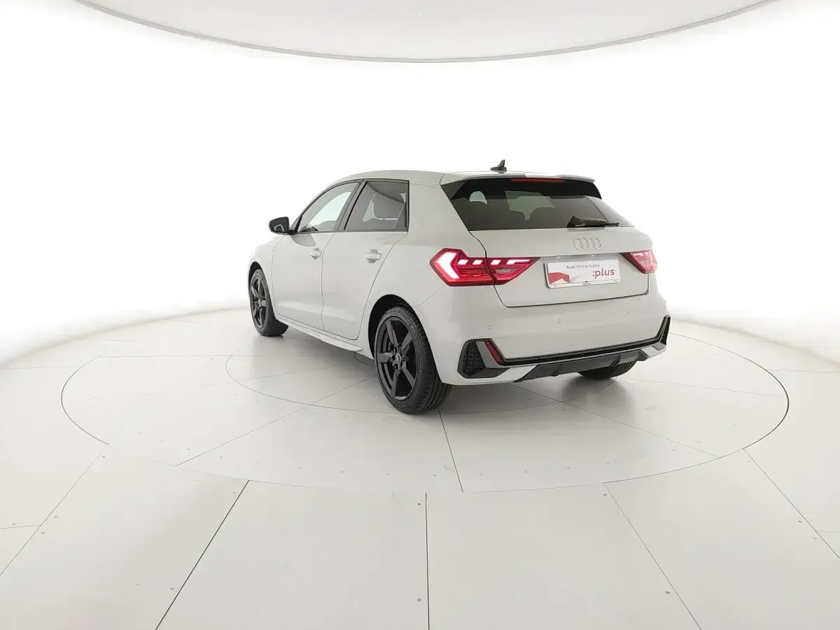 Usata Audi A1 Sportback S-Line 95 CV (69 kW) 2025 Argento cavo metallizzato Utilitaria