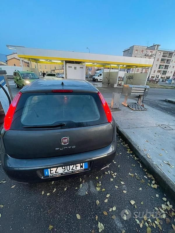 Usata Fiat Punto 77 CV (56 kW) 2015 Grigio Berlina